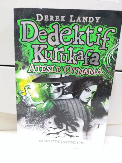 DEDEKTİF KURUKAFA-ATEŞLE OYNAMA kapağı