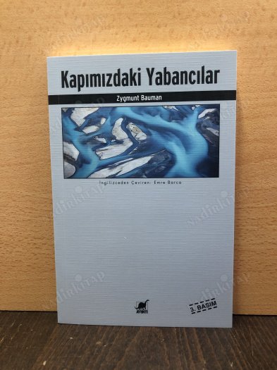 Kapımızdaki Yabancılar kapağı