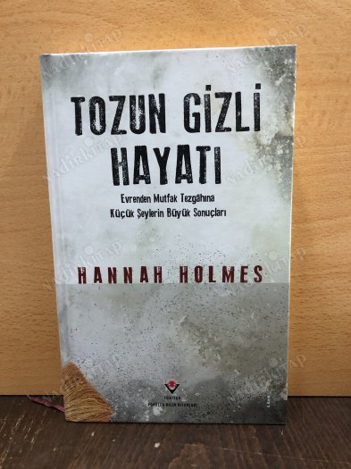Tozun Gizli Hayatı kapağı