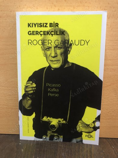 Kıyısız Bir Gerçekçilik kapağı