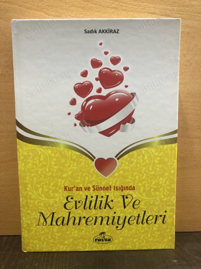 Kuran ve Sünnet Işığında Evlilik ve Mahremiyetleri kapağı