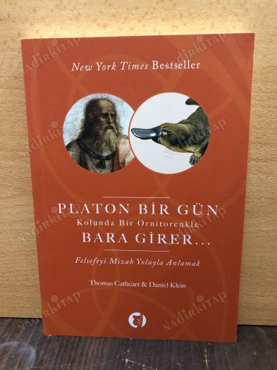 Platon Bir Gün Kolunda Bir Ornitorenkle Bara Girer (Felsefeyi Mizah Yoluyla Anlamak) kapağı