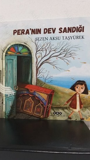 Pera'nın Dev Sandığı kapağı