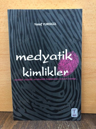 Medyatik Kimlikler kapağı