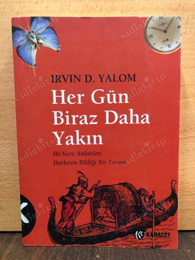 HER GÜN BİRAZ DAHA YAKIN kapağı