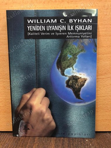 Yeniden Uyanışın İlk Işıkları kapağı