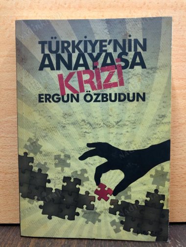 TÜRKİYENİN ANAYASA KRİZİ kapağı