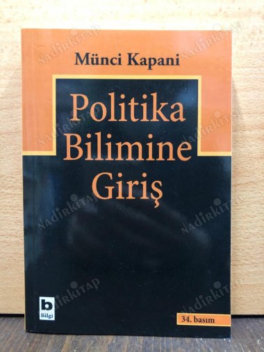 Politika Bilimine Giriş kapağı