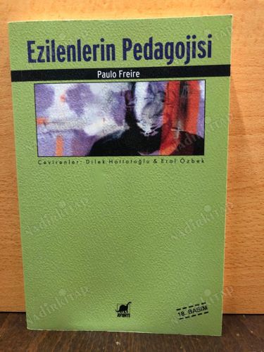 EZİLENLERİN PEDAGOJİSİ kapağı